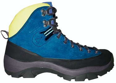 boulderblulake1.jpg (23854 byte)